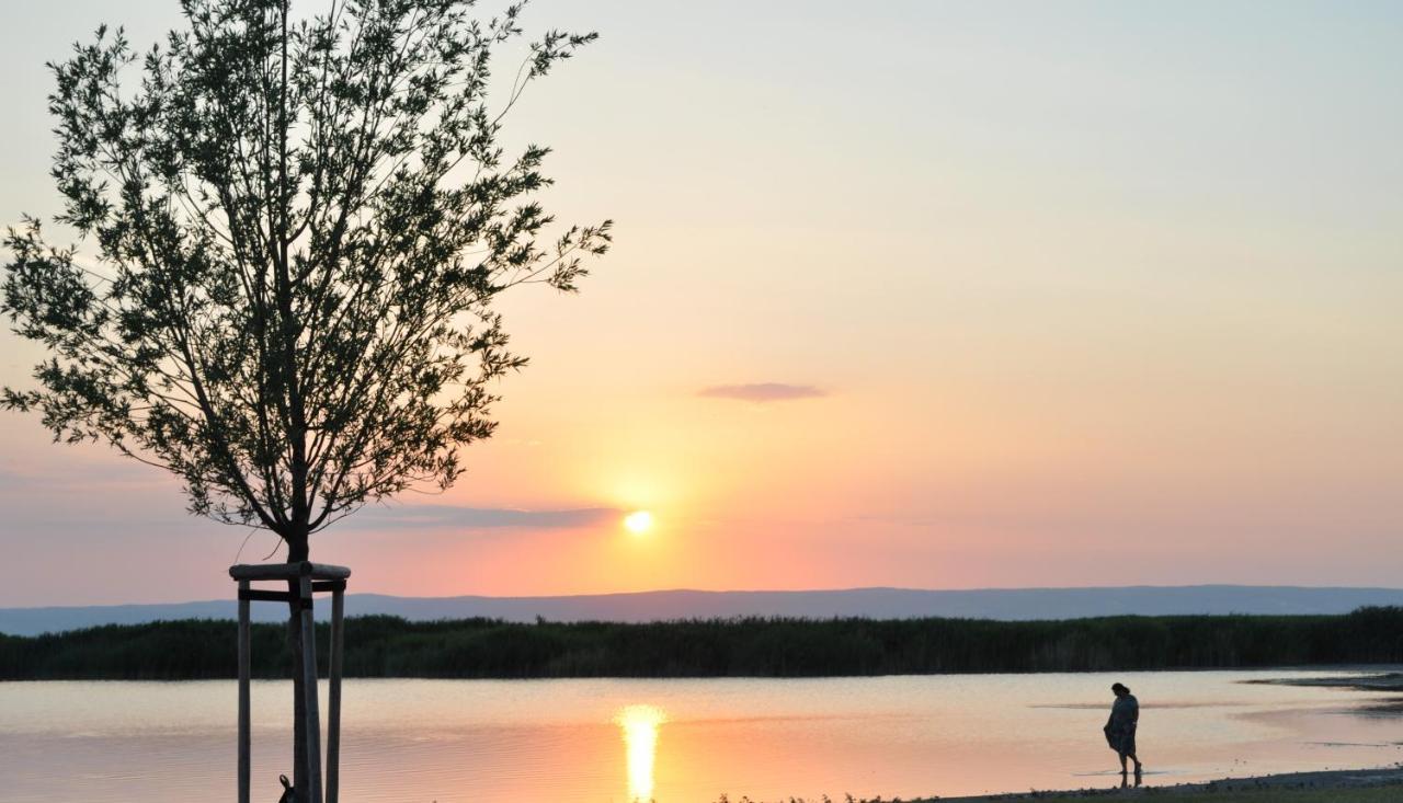 Seehotel Herlinde Подерсдорф-ам-Зе Екстер'єр фото
