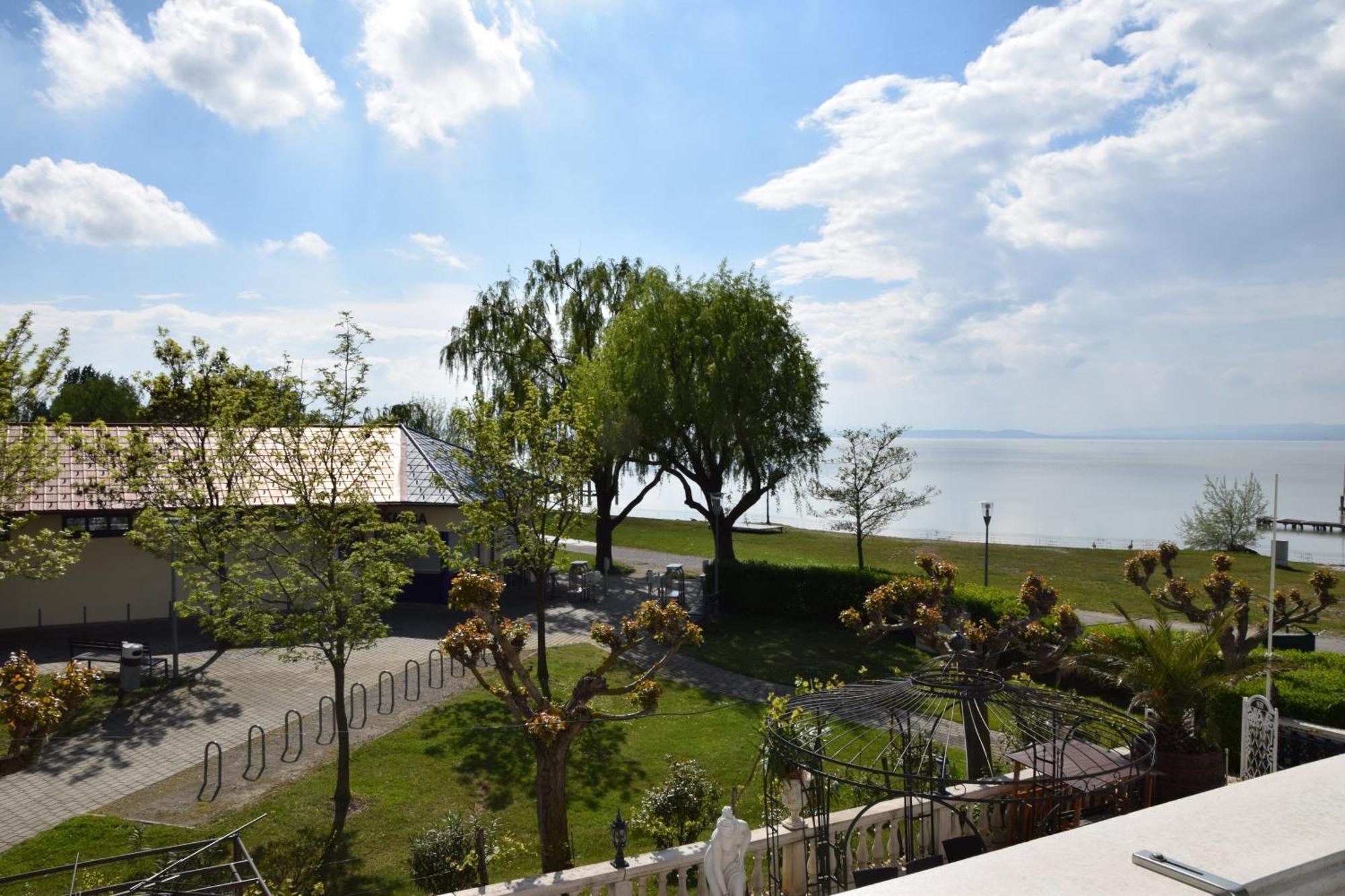 Seehotel Herlinde Подерсдорф-ам-Зе Екстер'єр фото