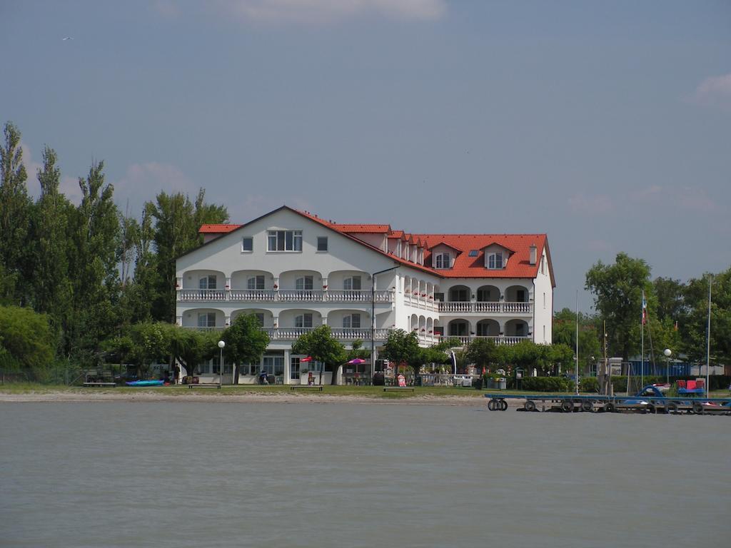 Seehotel Herlinde Подерсдорф-ам-Зе Екстер'єр фото